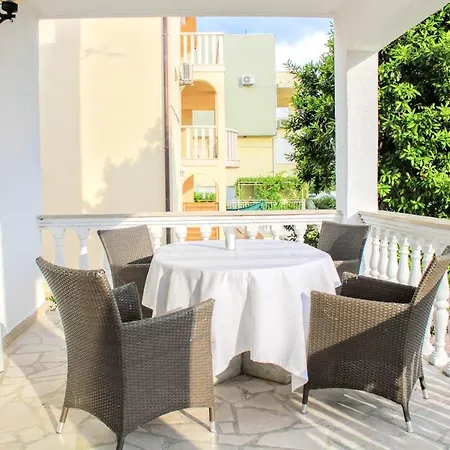 1 Bedroom/terrace - Makarska Riviera アパート プロマイナ